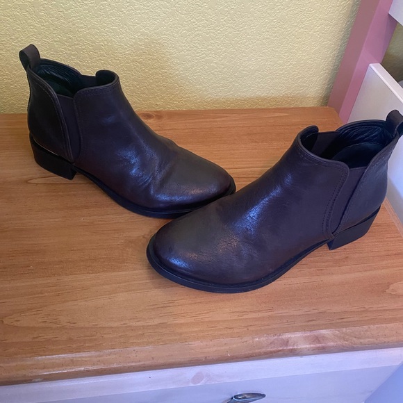 tory burch griffith chelsea boots (box included) - Picture 3 of 14